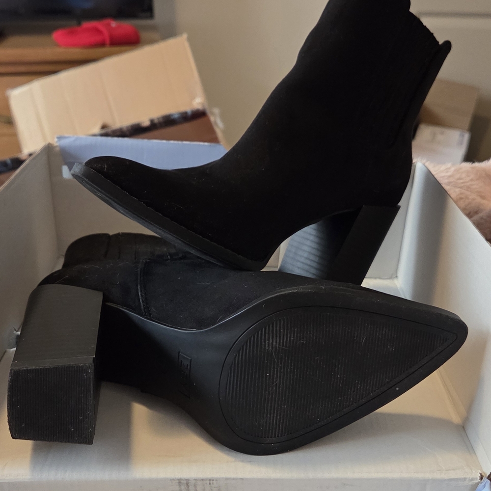 Elegant Black Heeled Boots for Women